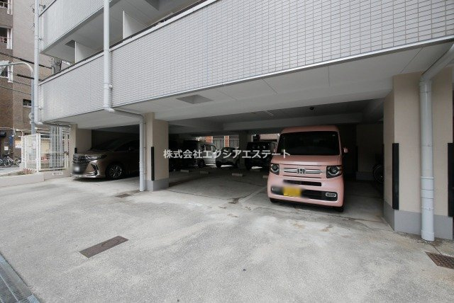 辰巳ハイツの駐車場