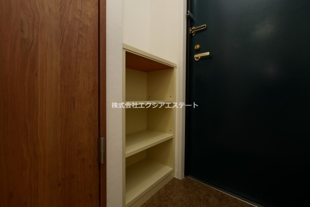 辰巳ハイツの玄関