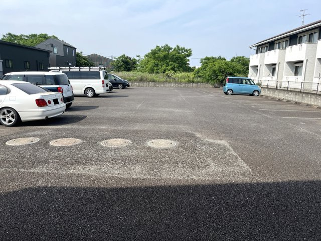 ロイヤルハイツの駐車場