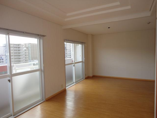 ＣＲＹＳＴＡＬ　ＰＡＬＡＣＥ（クリスタルパレス）の居間・リビング|リビング