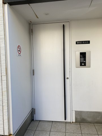 BASE東林間のエントランス