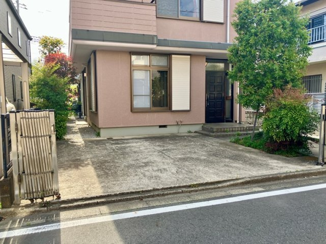 井口戸建の駐車場|駐車スペースもあります