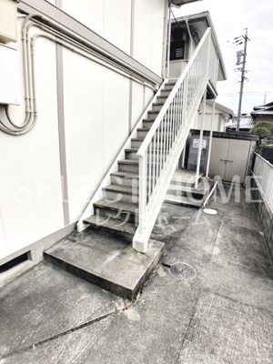 【エントランス】 | ヴィラ百々 | 落ち着いたエントランスです
