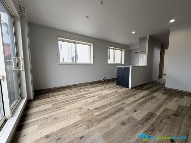 茅ヶ崎市中海岸4丁目　中古戸建の居間・リビング|使いやすい居間です
