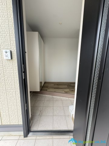 茅ヶ崎市中海岸4丁目　中古戸建の玄関|きれいな玄関です
