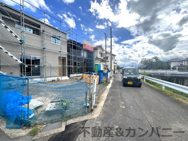 南梅本町の新築戸建の前面道路含む現地写真|前面道路含む現地写真です