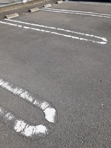 リーフムーンの駐車場|カースペースがあります