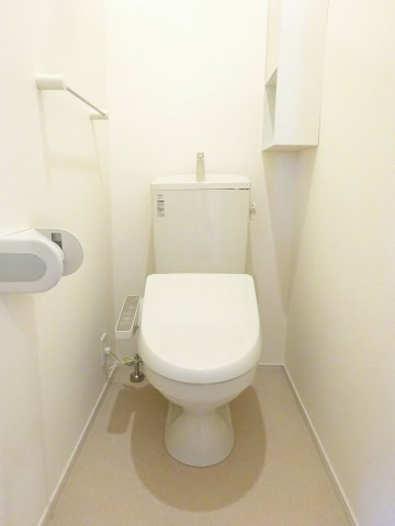 ルーベル鴨島Ｃのトイレ|落ち着いた色調のトイレです
