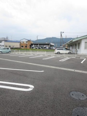 ルーベル鴨島Ｃの駐車場|駐車場に車を止められます