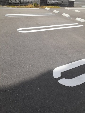 グランコート国府の駐車場|駐車場があります