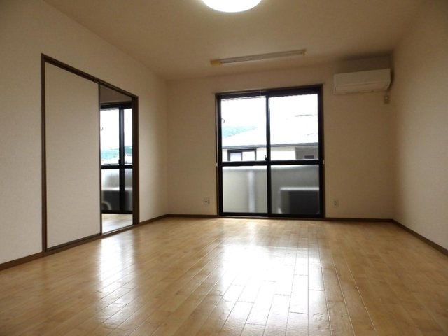 【居間・リビング】 | ハイカムール泉都町　A棟 