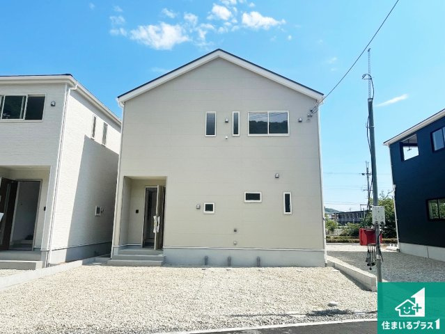 赤穂市北野中　第4-2期　新築一戸建ての外観|安心の10年保証！外観を美しく保ち、雨水で汚れを落とします！気になることがありましたら、お気軽にお問い合わせください！