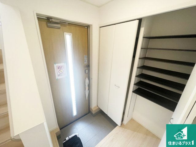 赤穂市北野中　第4-2期　新築一戸建ての玄関|シューズボックスにはたくさんの靴が収納できるので玄関周りはいつもスッキリ！ご家族が増えても安心！
