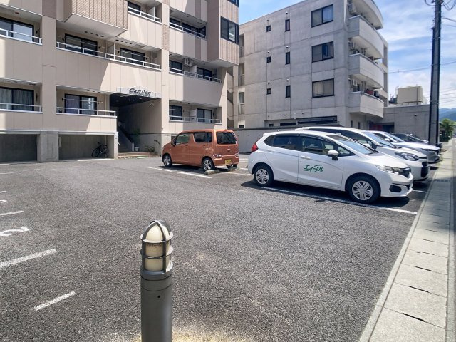 カリオンの駐車場