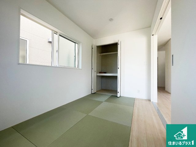 赤穂市北野中　第4-2期　新築一戸建ての和室|一室あると便利な和室は客間としてだけでなく、小さなお子様のプレイルームや食後のくつろぎスペースとしてもご利用いただけます。収納もついていますので大活躍間違いなし！