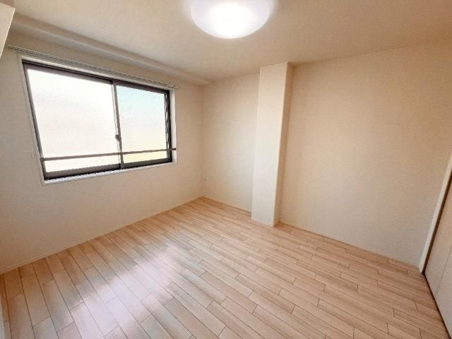 コンフォルト春日西Ⅱの洋室