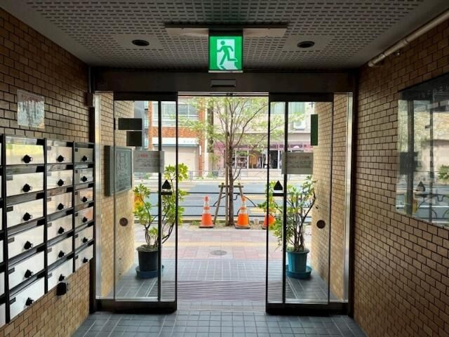ライオンズマンション日暮里のエントランス