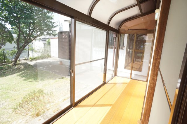 宝梅1丁目貸家のバルコニー|サンルーム