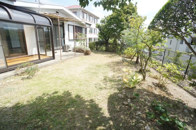 宝梅1丁目貸家の庭