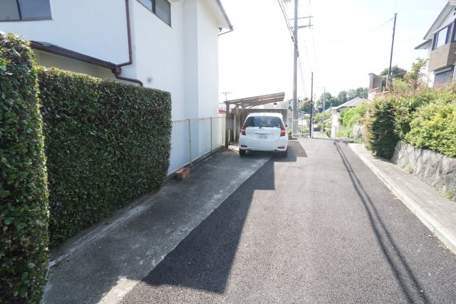 宝梅1丁目貸家の駐車場