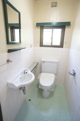 宝梅1丁目貸家のトイレ