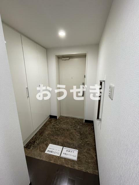 ライオンズマンション横濱元町キャナリシアの玄関