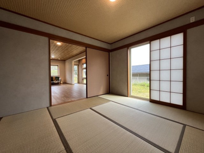 【和室】 | 柏尾台　中古戸建 | 和室約8帖　リビングからの続き間になっているのでより広くお使いいただけます。