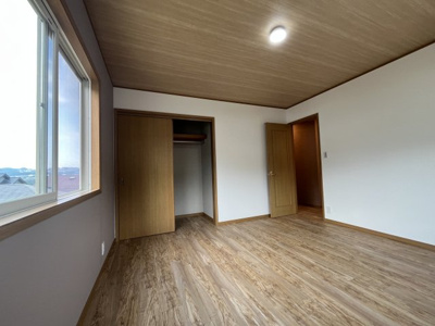【収納】 | 柏尾台　中古戸建 | 高さのあるクローゼットでたくさん収納できます。