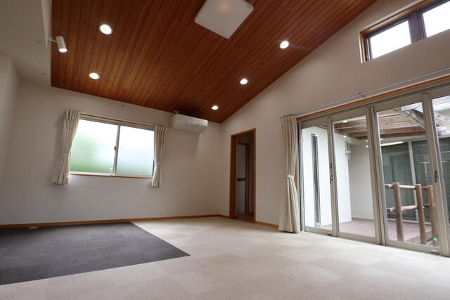 香南市野市町大谷　中古戸建ての居間・リビング