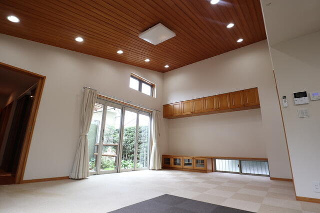 香南市野市町大谷　中古戸建ての居間・リビング