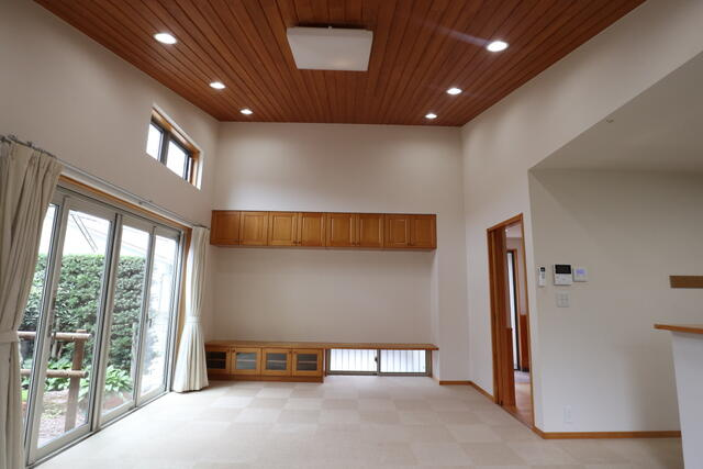 香南市野市町大谷　中古戸建ての居間・リビング
