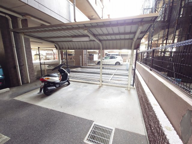 グランドパレス門司港ベイアリーナ（C-12）の駐輪場