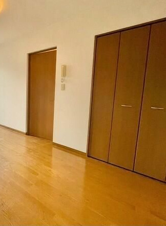 横浜市戸塚区戸塚町のアパートの居間・リビング