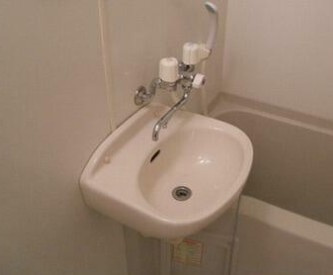 横浜市戸塚区戸塚町のアパートの洗面所