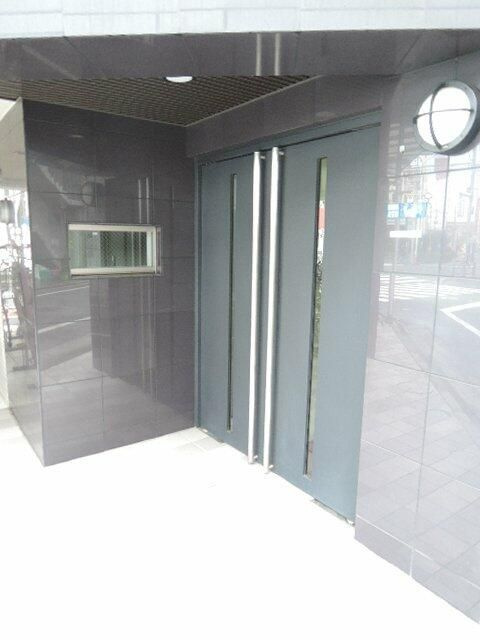 ローレル新町のエントランス