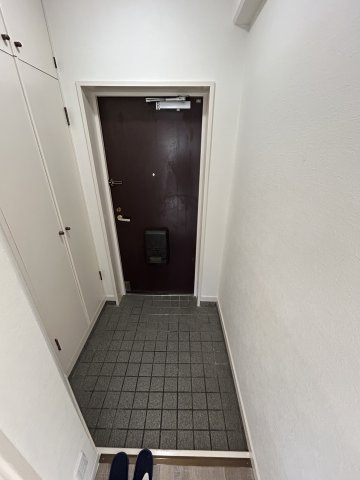瓦宮住宅の玄関
