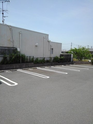 ヴィラ　ルミエ－ルＢの駐車場|駐車場に車を止められます
