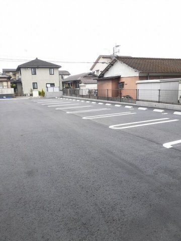 ウィン・パレスの駐車場|車をお持ちの方に嬉しい駐車場付きの物件です