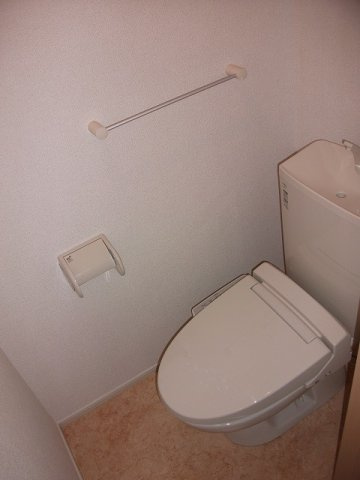 パーラメントハウスのトイレ|コンパクトで使いやすいトイレです
