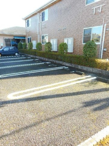 プリムローズヴィラ　Ａの駐車場|カースペースがあります