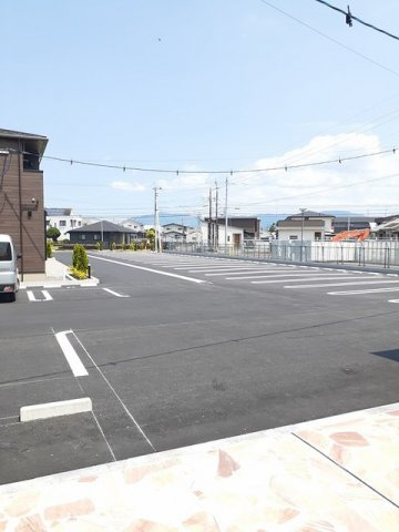 グランブルー　Ｃの駐車場|駐車場に車を止められます