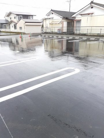 レジャリー　バッドの駐車場|車をお持ちの方に嬉しい駐車場付きの物件です