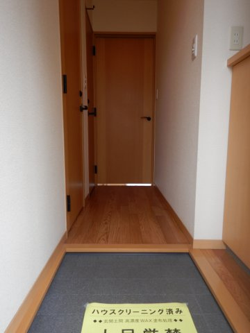 ビバリースクエアBの玄関