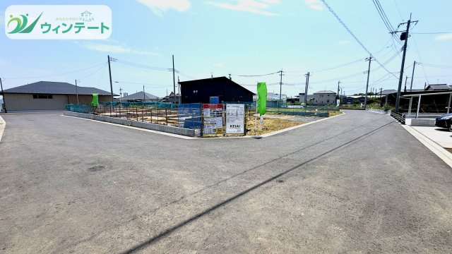つくば市上横場3期　新築戸建　1号棟の前面道路含む現地写真|見通しの良い前面道路で、お子様の通学も安心。閑静な住宅街に位置する好立地です♪