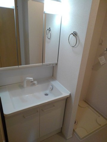 カーサ　アルバーダ　Ⅰの洗面所|明るい洗面所です