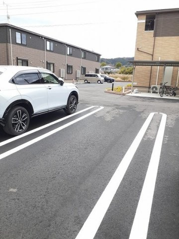 Ｈａｕｓｔｉｅｒｅ　Ⅱの駐車場|駐車場があるので、車を買う予定の方も安心です