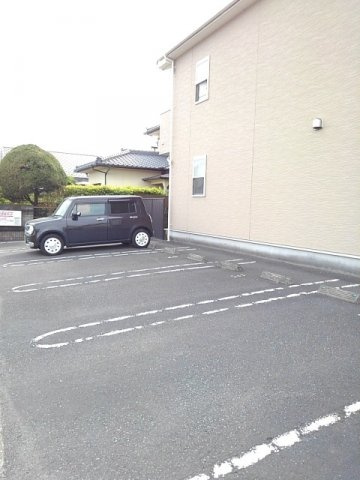 サニーホームの駐車場|駐車場完備です