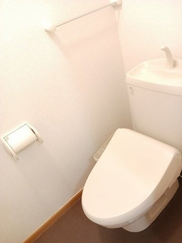 リオ・ラド・パティオ　Ａのトイレ|清潔感のあるトイレです