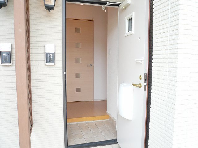 サンイーストの玄関|収納もある玄関です