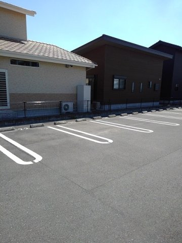 セレーナ潤　Ⅱの駐車場|駐車場に車を止められます